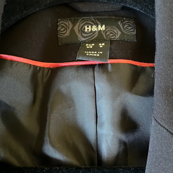 Perfect Black H&M Blazer - Picture 5 of 8